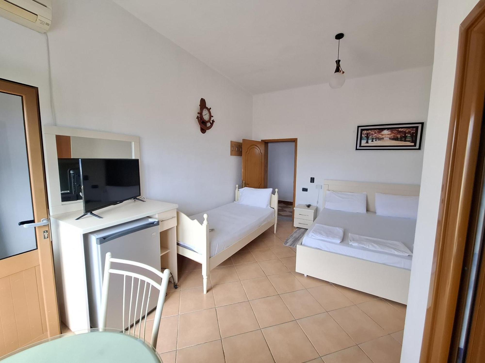 Hotel Sirena Radhimë Exteriör bild