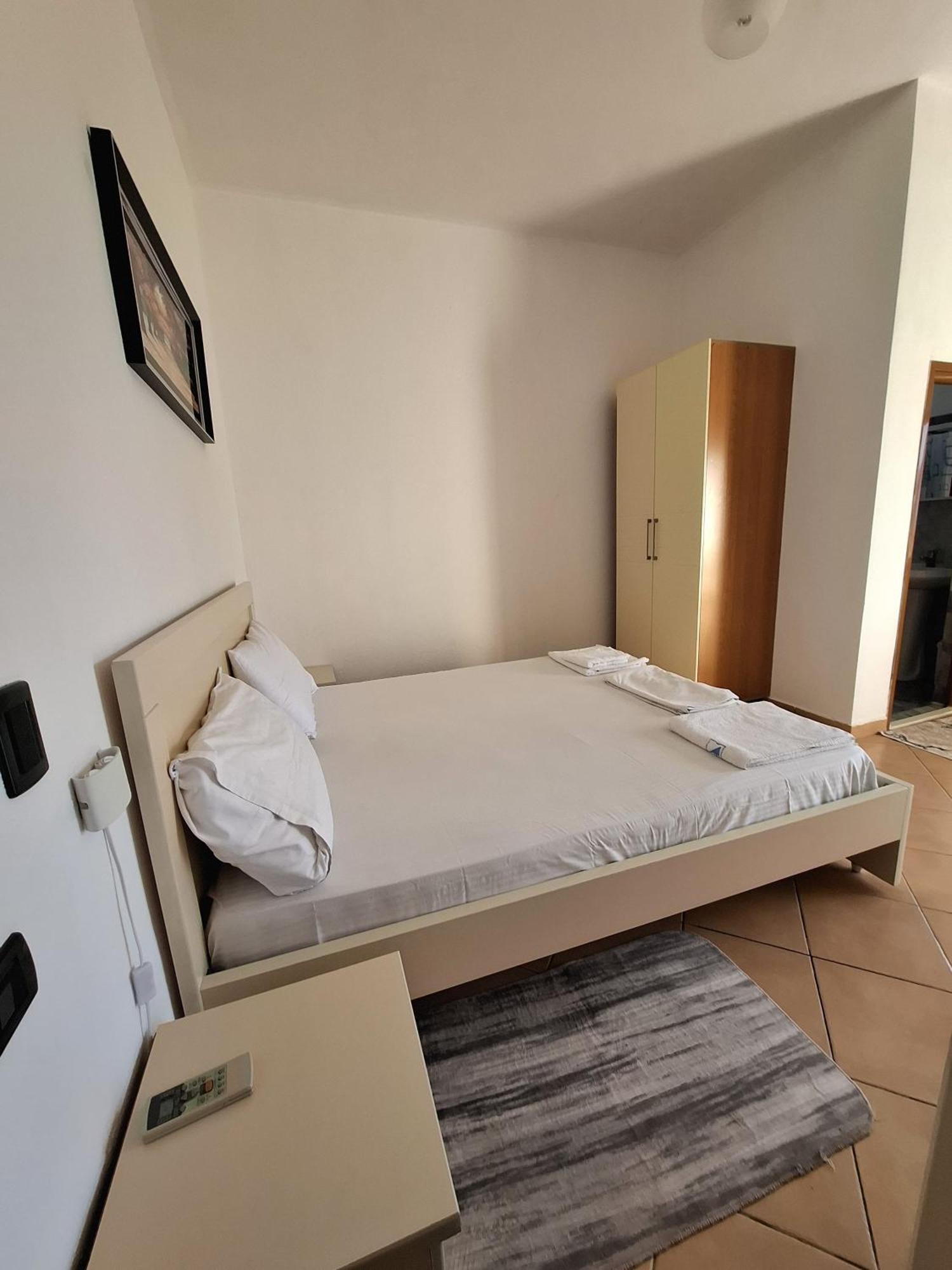 Hotel Sirena Radhimë Exteriör bild
