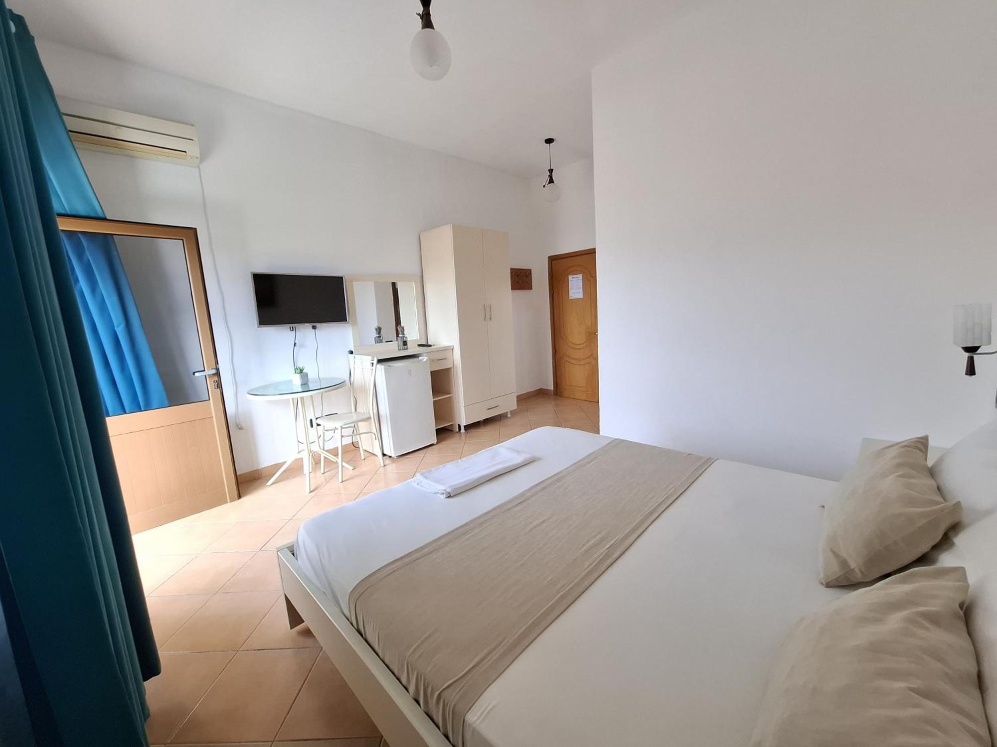 Hotel Sirena Radhimë Exteriör bild