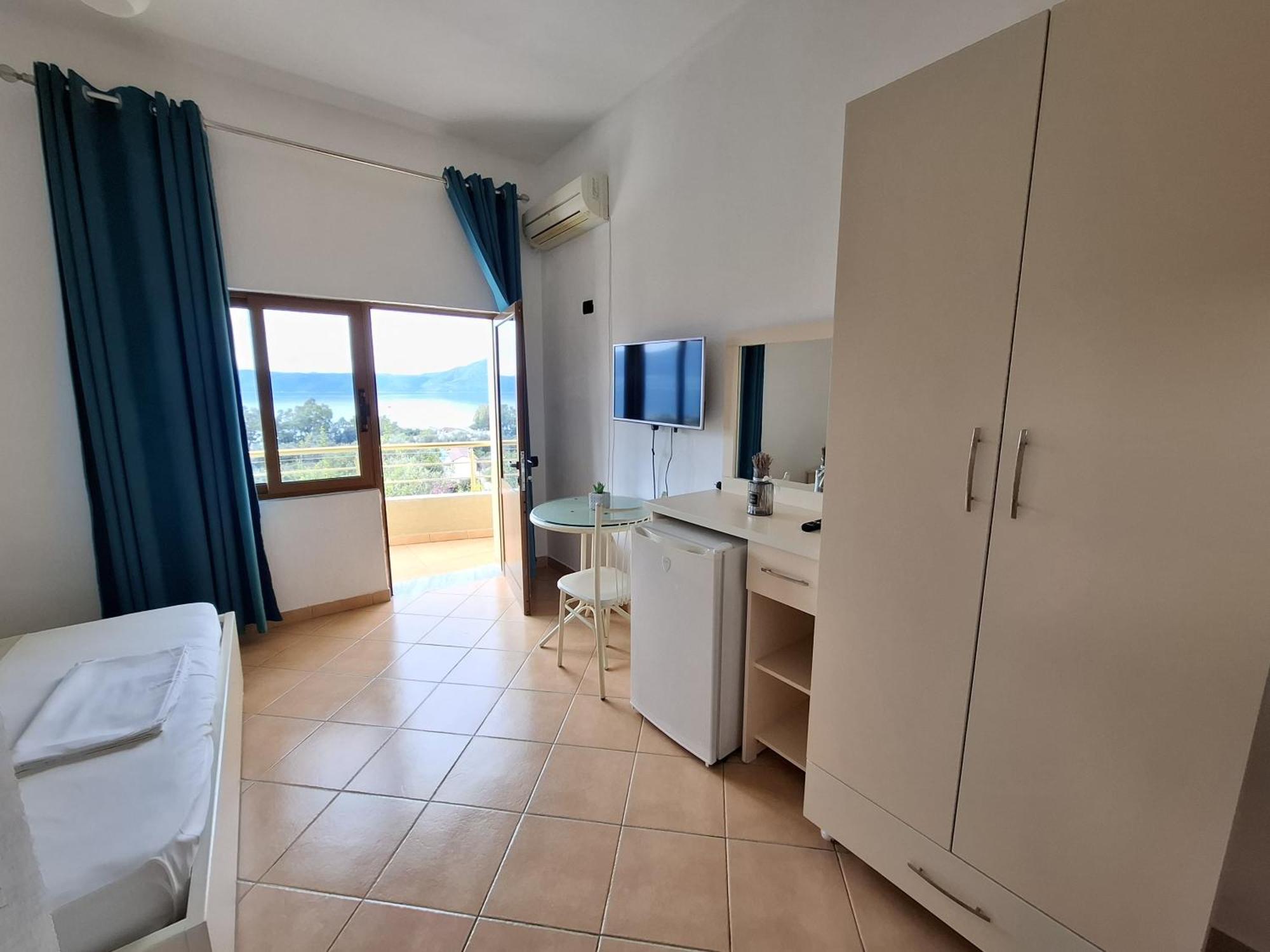 Hotel Sirena Radhimë Exteriör bild
